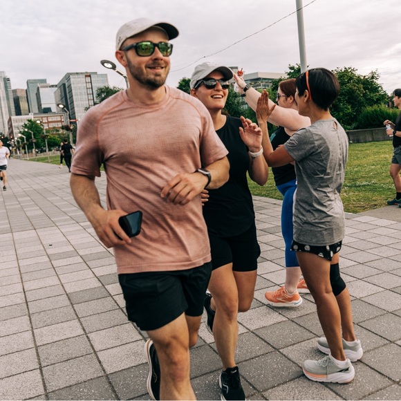 Meet your Posher, Andi & Miki - Picture 3 of 6